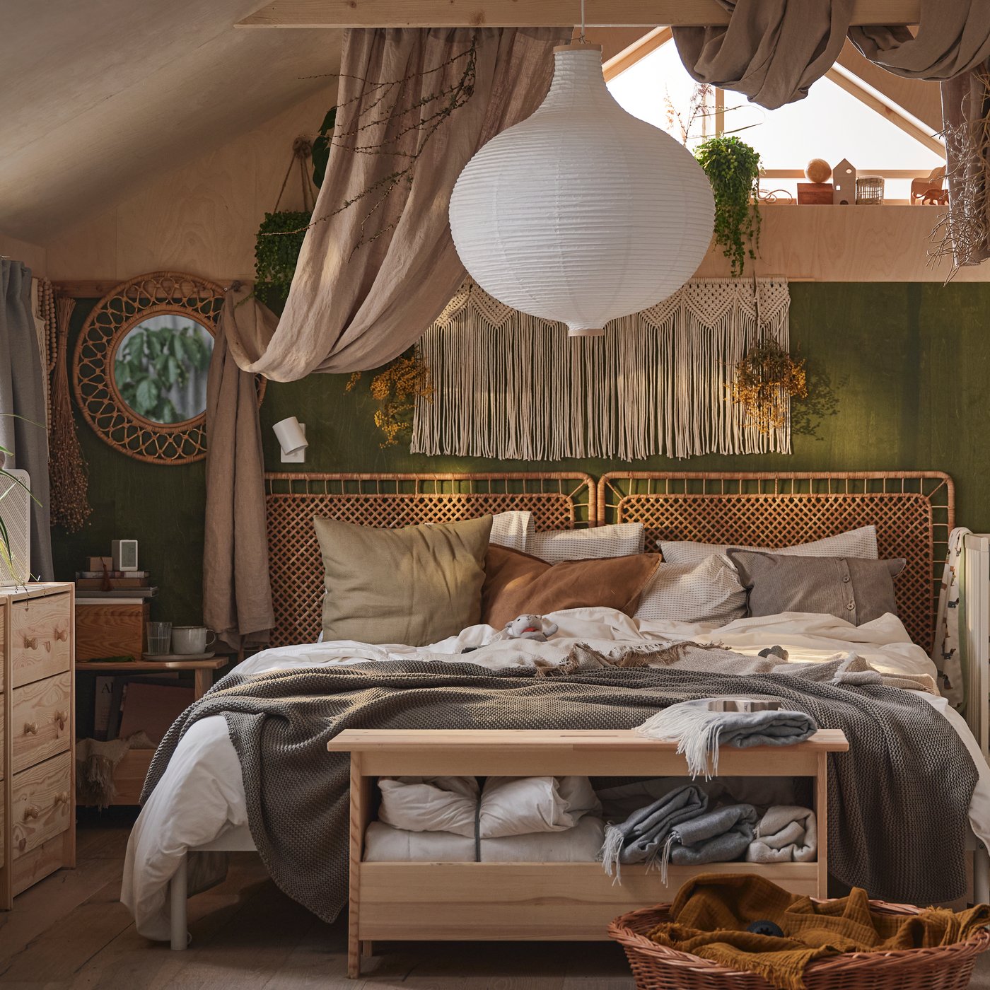 IKEA BEDDINGE rotan mand